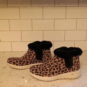 NWOT Woman's Size 7 Skechers Leopard Print Fur-Lined Ankle Boots, Super Cute!!!